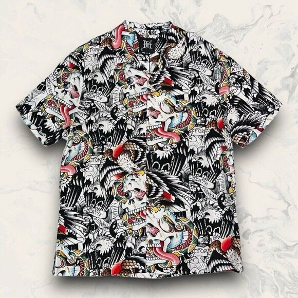 NWT Ed Hardy Battle Skull Tattoo Art Print Button Up Short Sleeve Shirt Medium - Picture 1 of 4